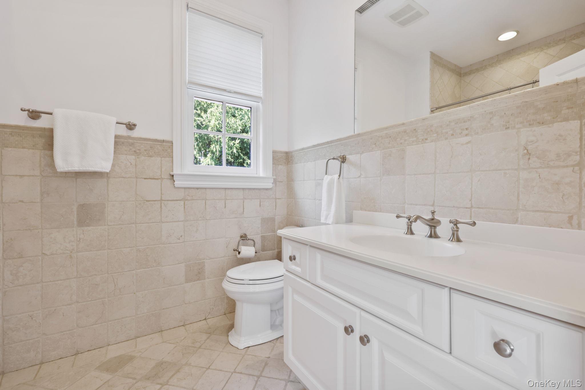 8 Horseguard Lane, Scarsdale, NY 10583