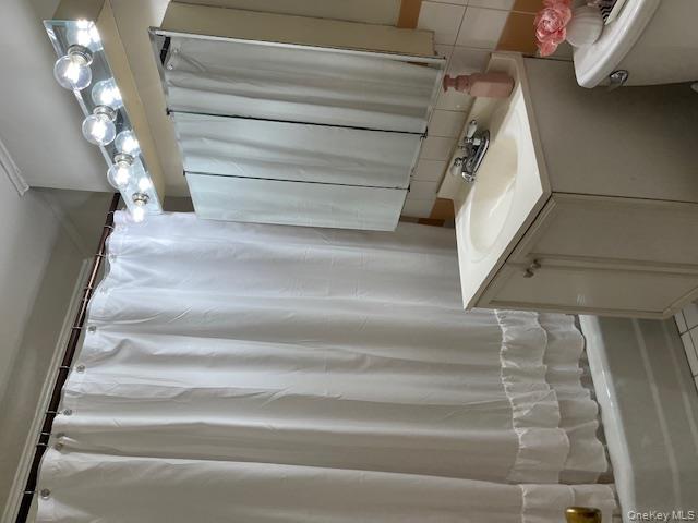 241-20 NORTHERN BOULEVARD # 3H, Douglaston, NY 11362