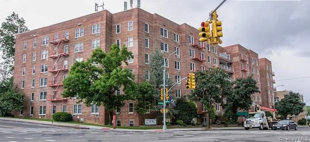 241-20 NORTHERN BOULEVARD # 3H, Douglaston, NY 11362