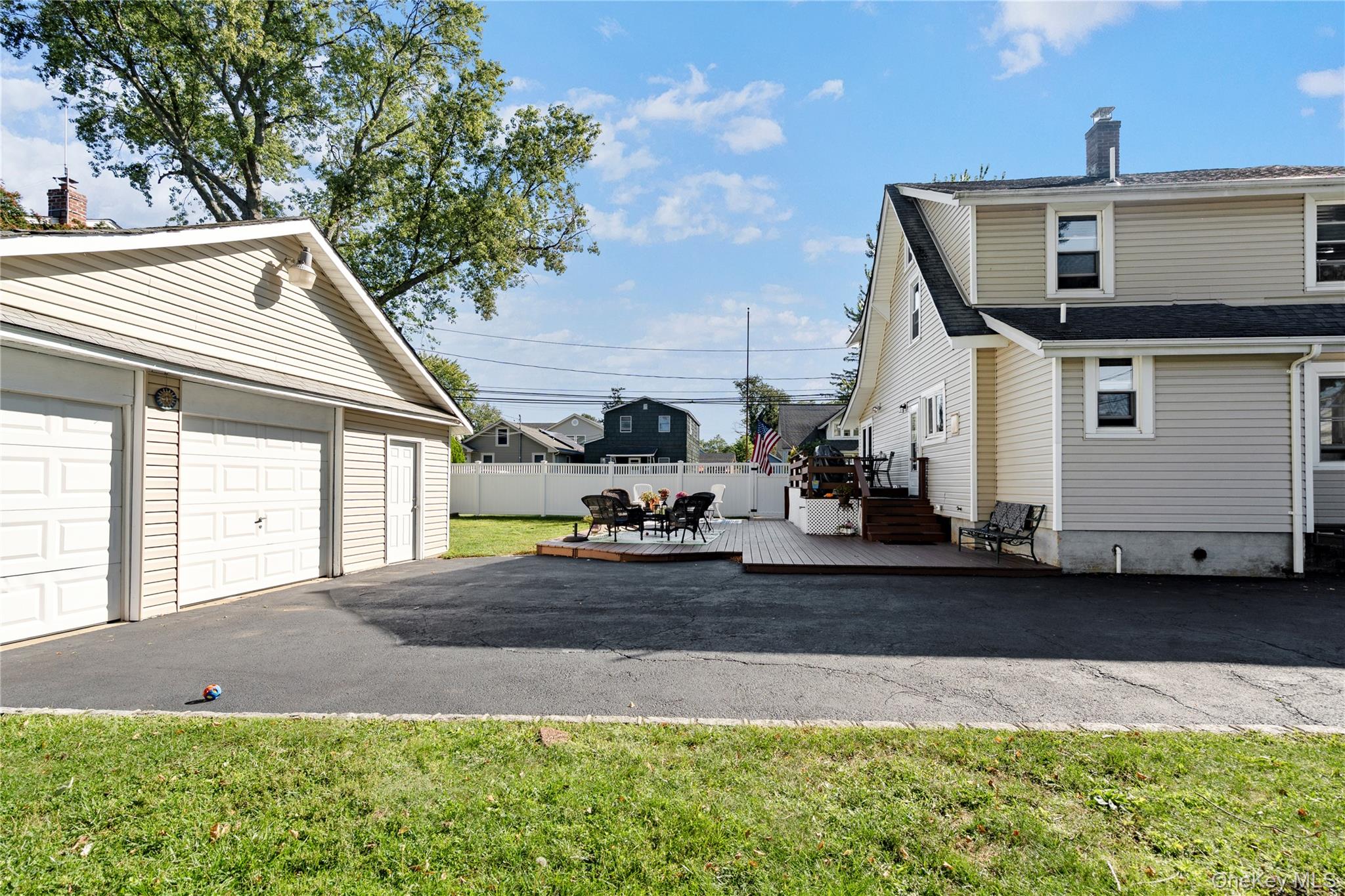 197 S 4th Street, Lindenhurst, NY 11757