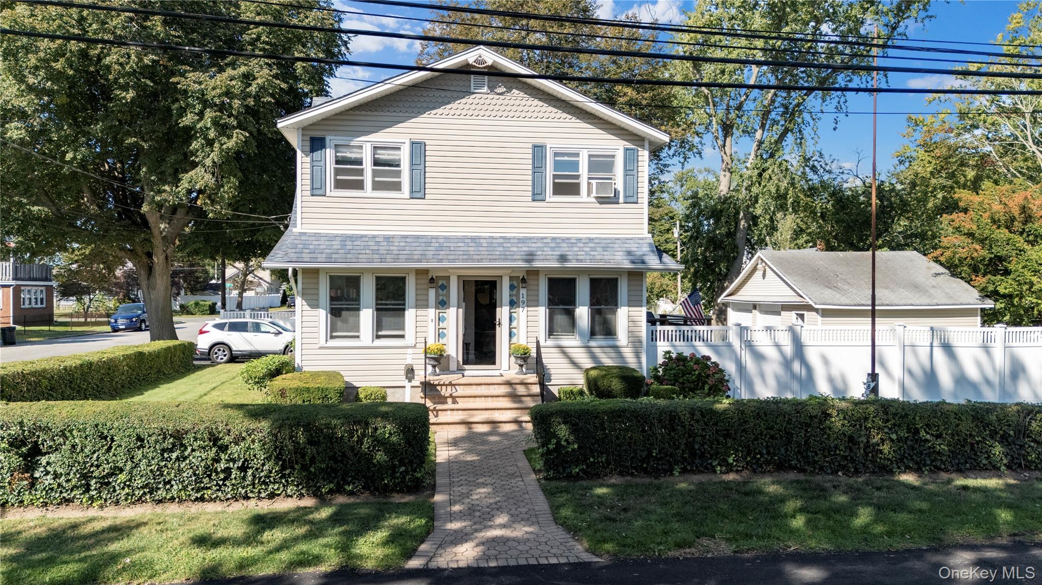 197 S 4th Street, Lindenhurst, NY 11757