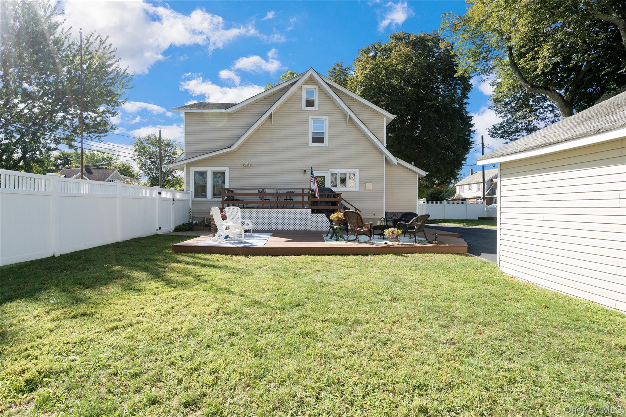 197 S 4th Street, Lindenhurst, NY 11757