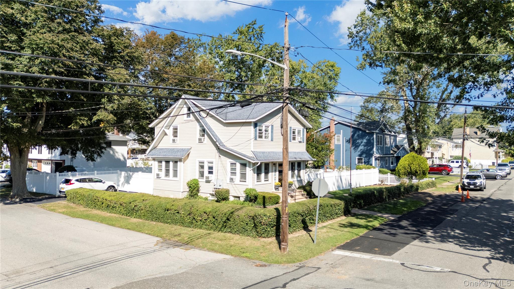 197 S 4th Street, Lindenhurst, NY 11757