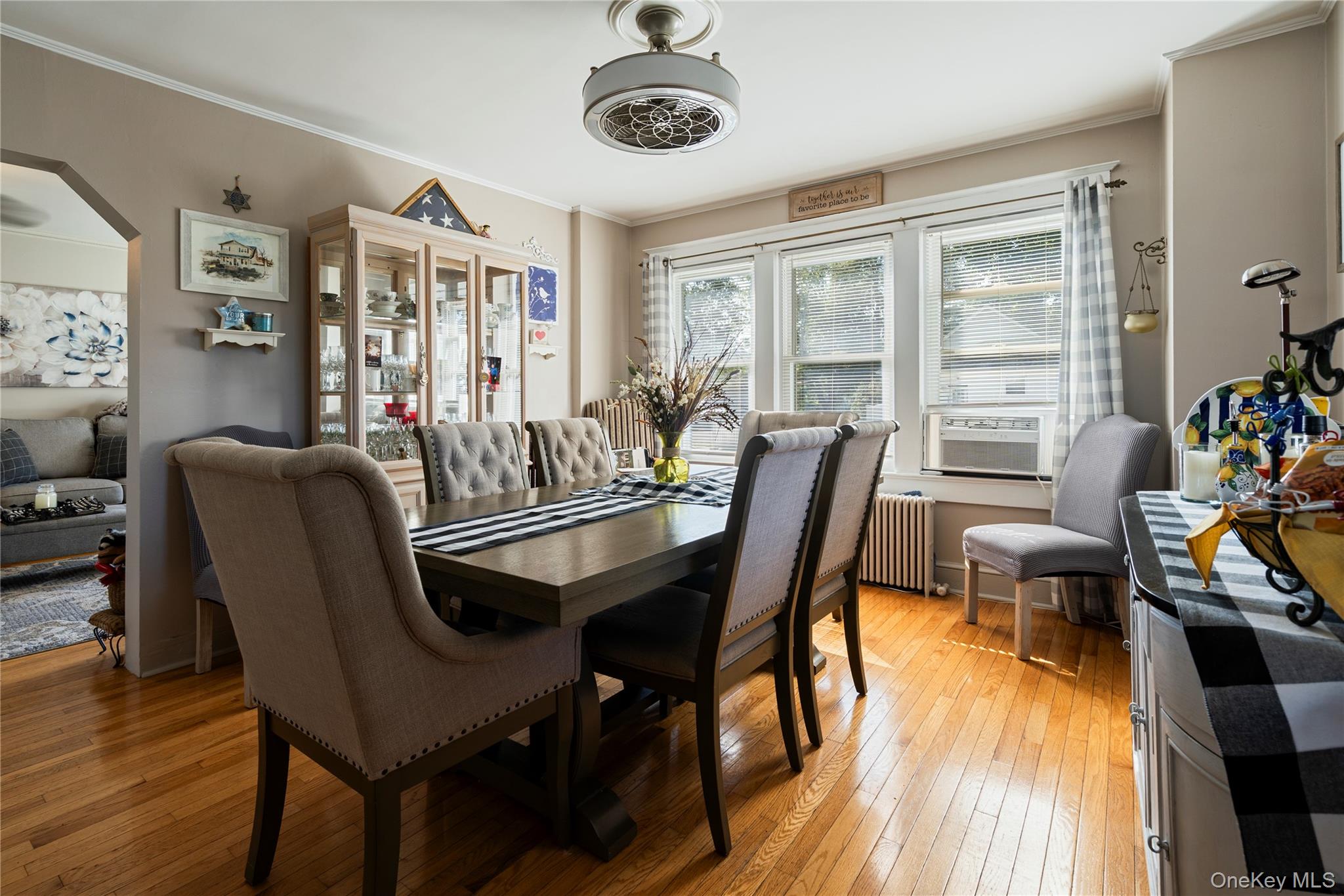 197 S 4th Street, Lindenhurst, NY 11757