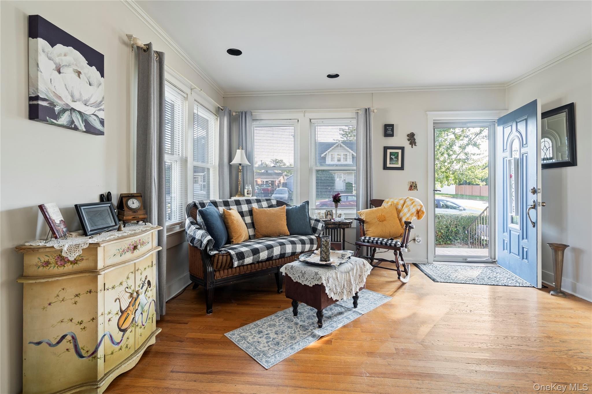 197 S 4th Street, Lindenhurst, NY 11757