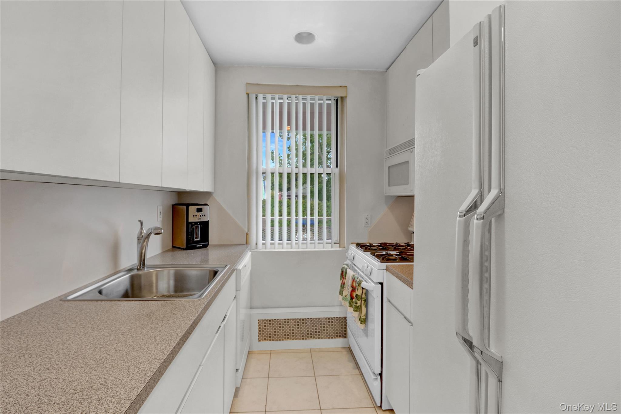 20 Daley Place # 104, Lynbrook, NY 11563