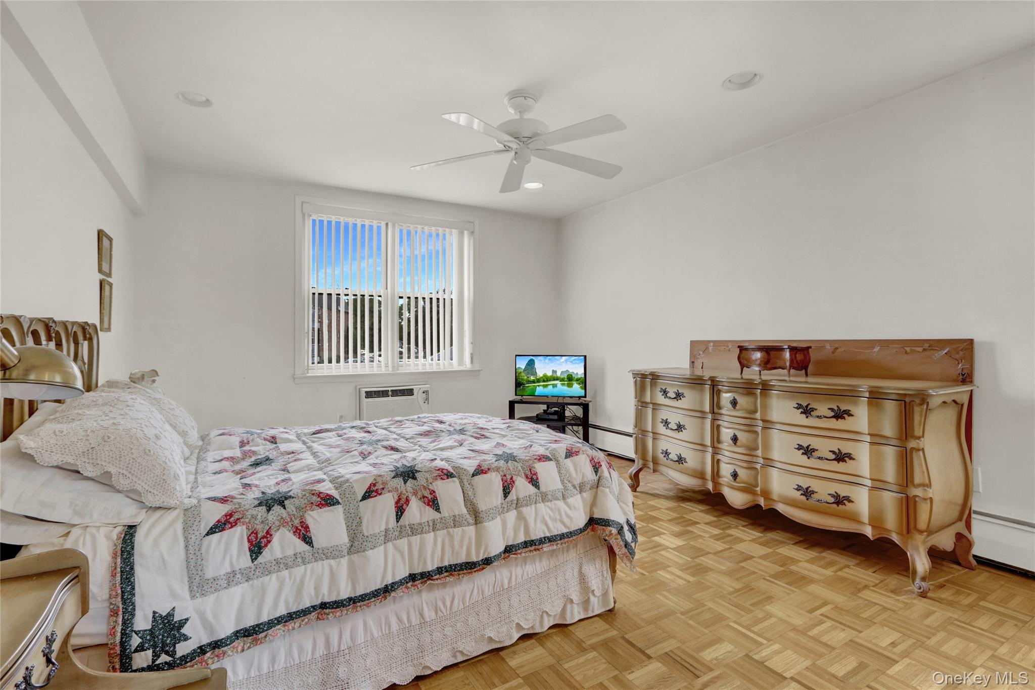 20 Daley Place # 104, Lynbrook, NY 11563