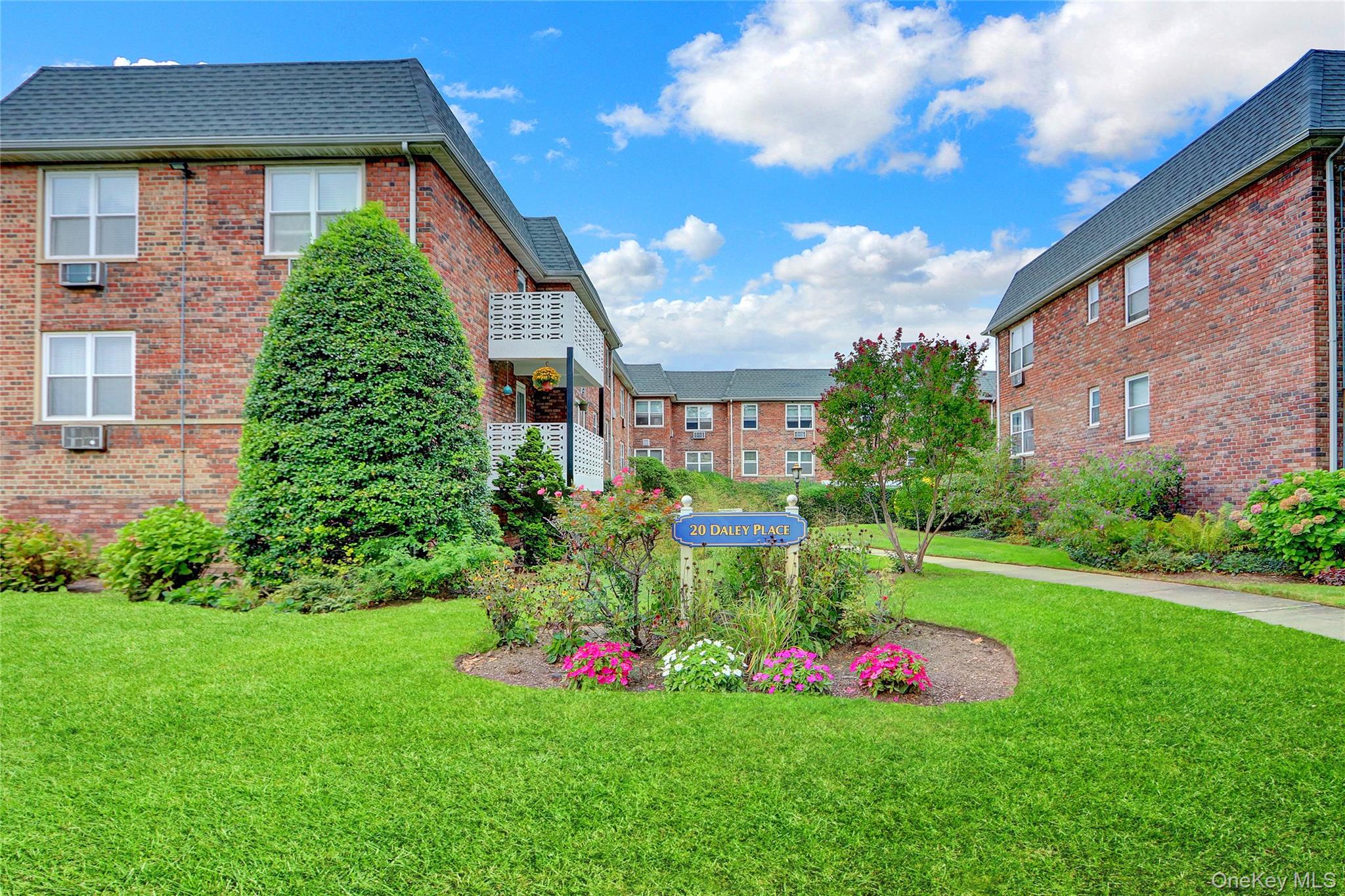 20 Daley Place # 104, Lynbrook, NY 11563
