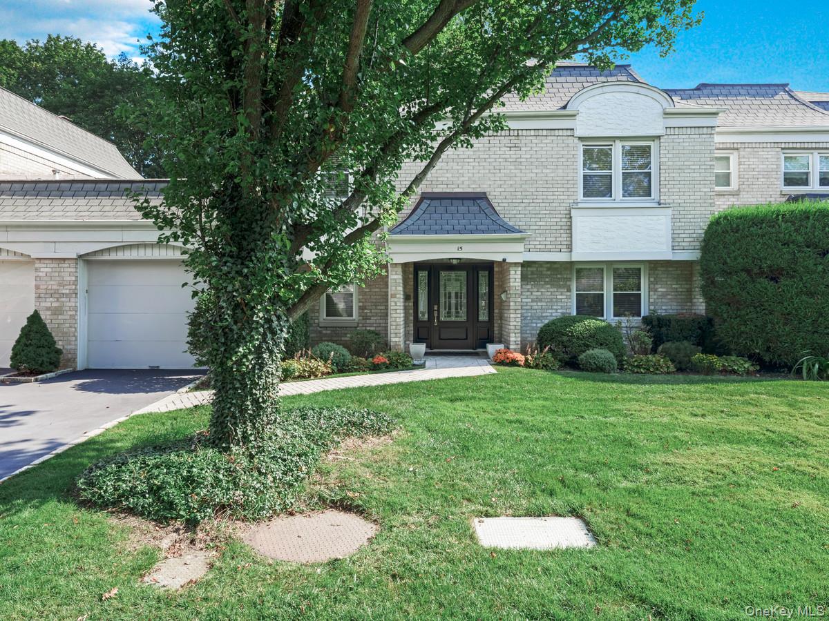 15 Fairway Circle S # 15, Manhasset, NY 11030