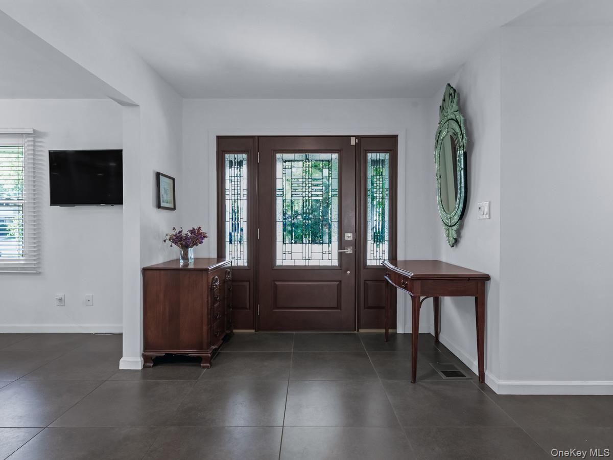 15 Fairway Circle S # 15, Manhasset, NY 11030