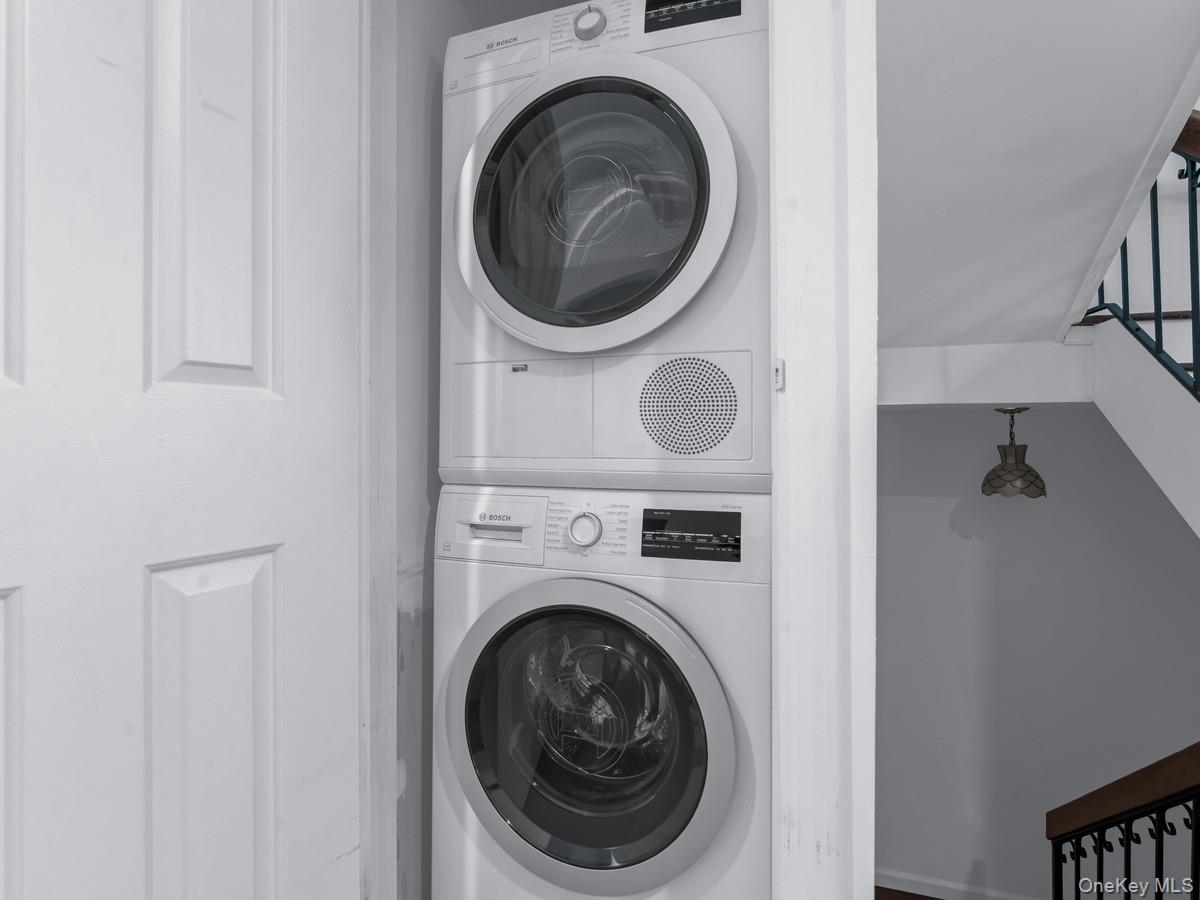 15 Fairway Circle S # 15, Manhasset, NY 11030