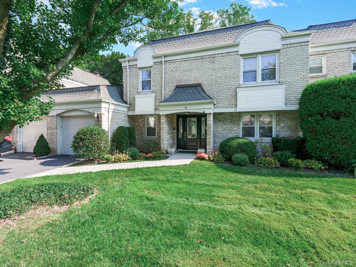 15 Fairway Circle S # 15, Manhasset, NY 11030