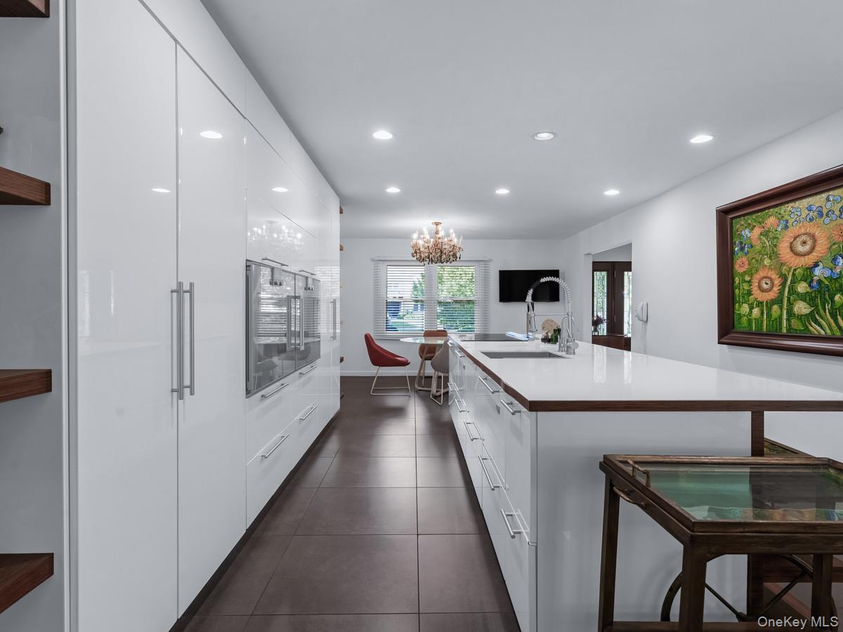 15 Fairway Circle S # 15, Manhasset, NY 11030