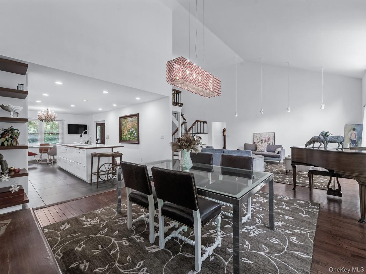 15 Fairway Circle S # 15, Manhasset, NY 11030