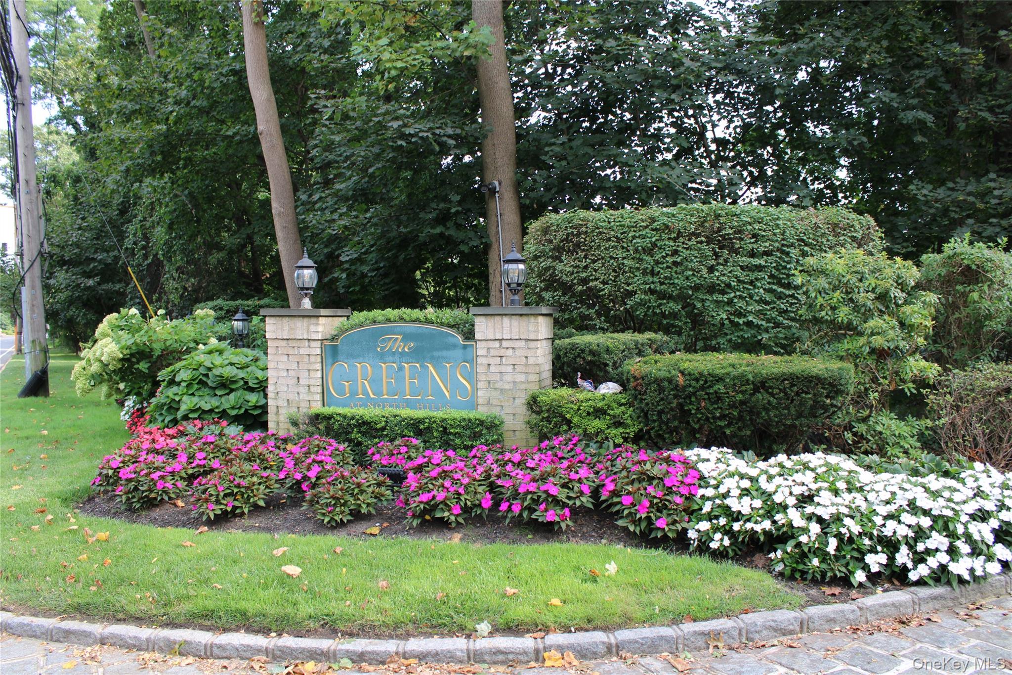 15 Fairway Circle S # 15, Manhasset, NY 11030
