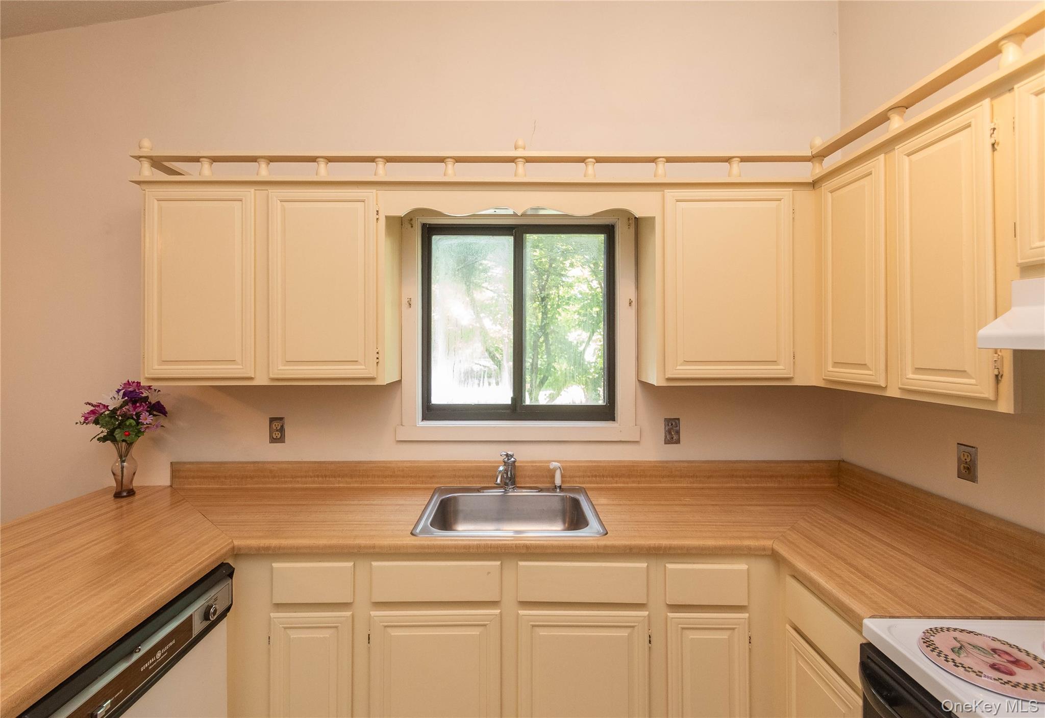 16 Hilltop Circle, Fishkill, NY 12524