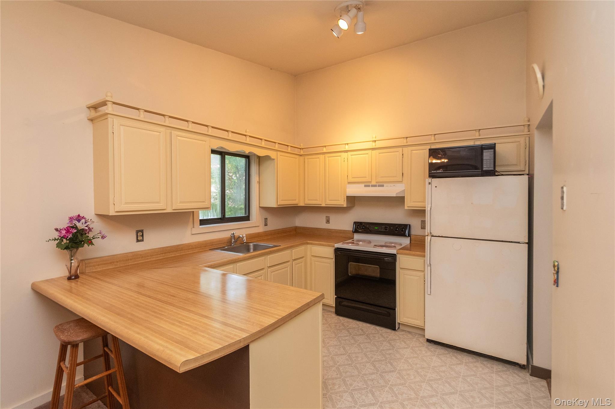 16 Hilltop Circle, Fishkill, NY 12524