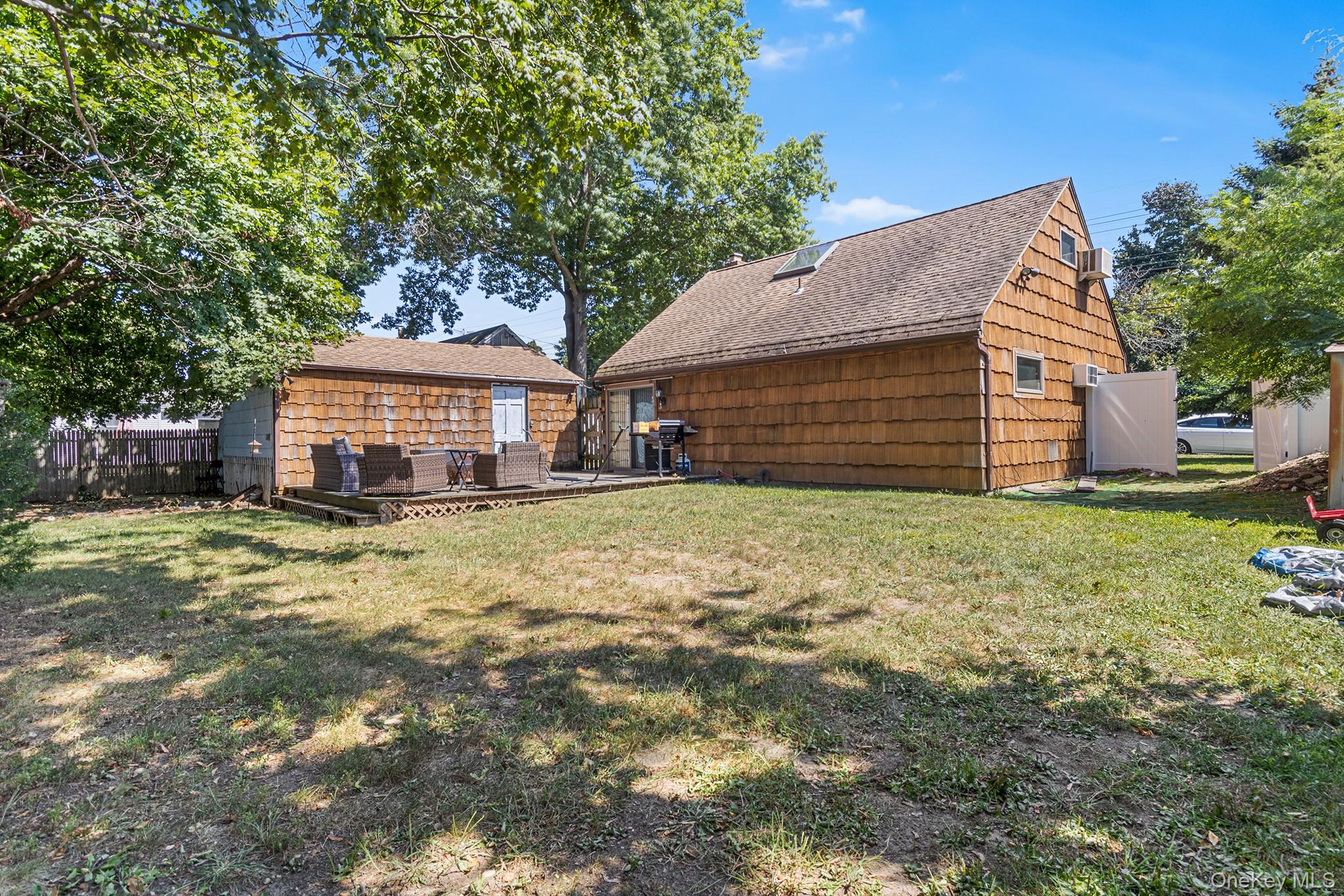 146 E Carmans Road, East Farmingdale, NY 11735