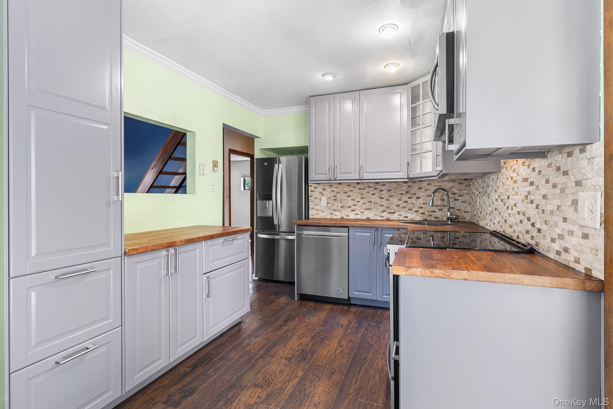 146 E Carmans Road, East Farmingdale, NY 11735