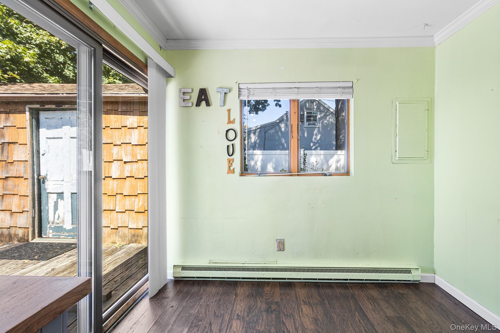 146 E Carmans Road, East Farmingdale, NY 11735