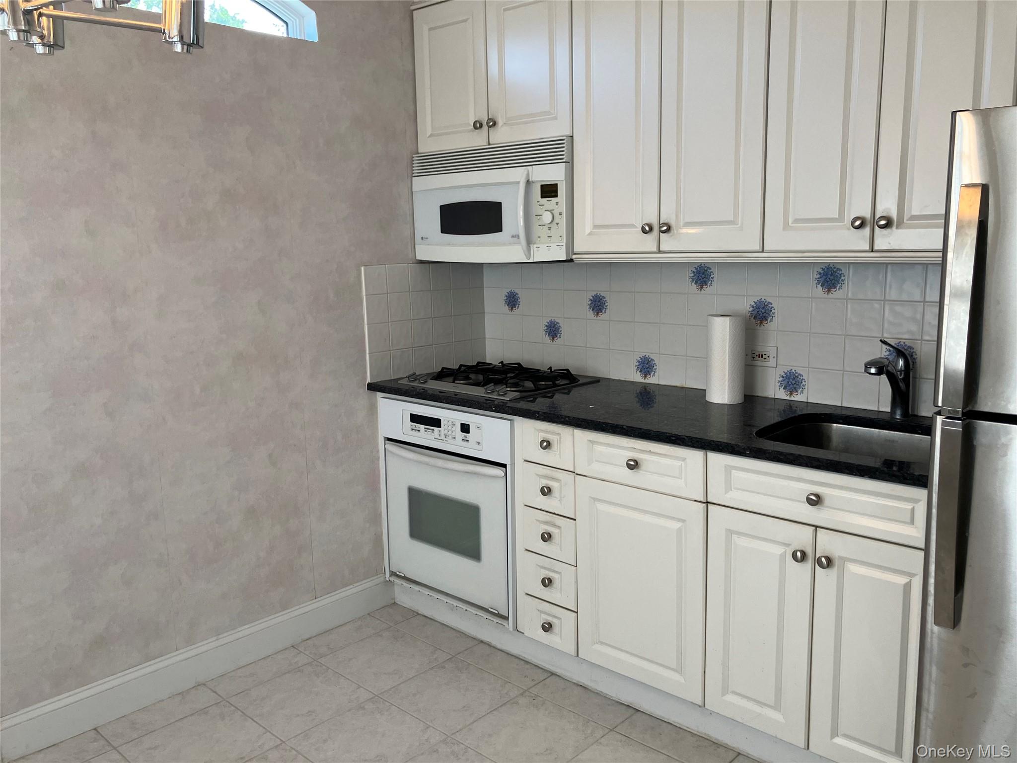 40 Irwin Street, New Hyde Park, NY 11040