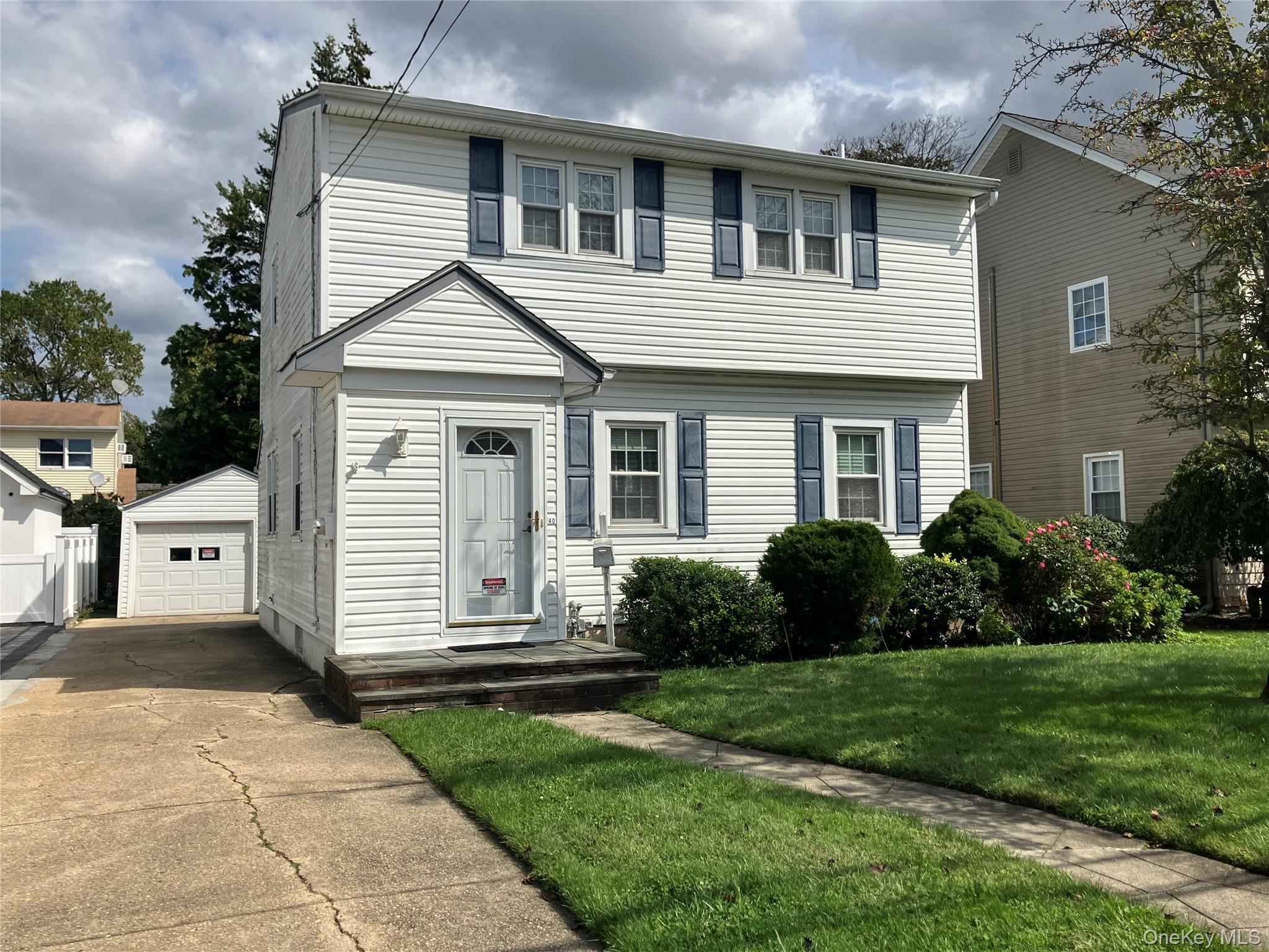 40 Irwin Street, New Hyde Park, NY 11040