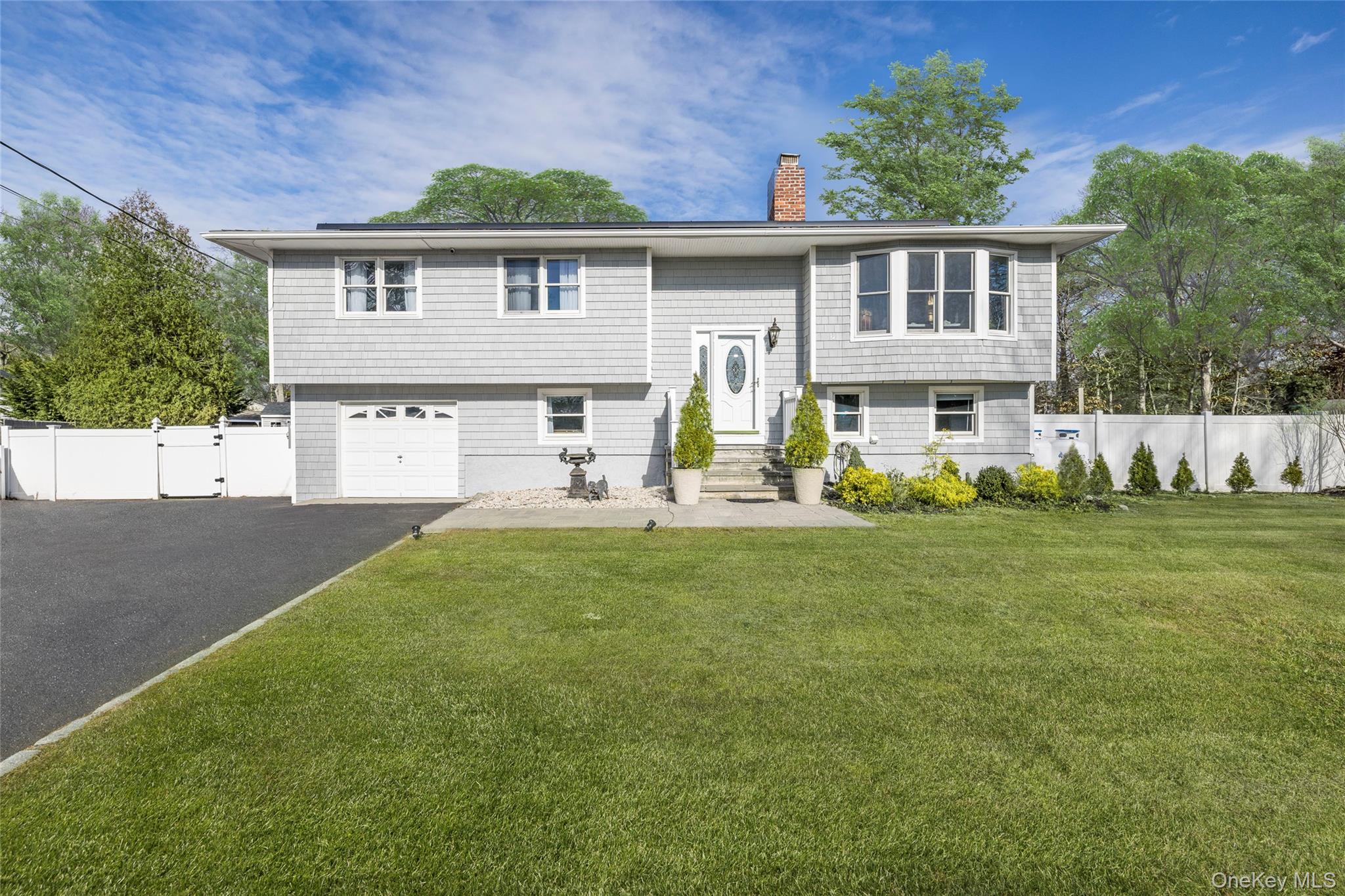 8 Westerly Court, Hampton Bays, NY 11946