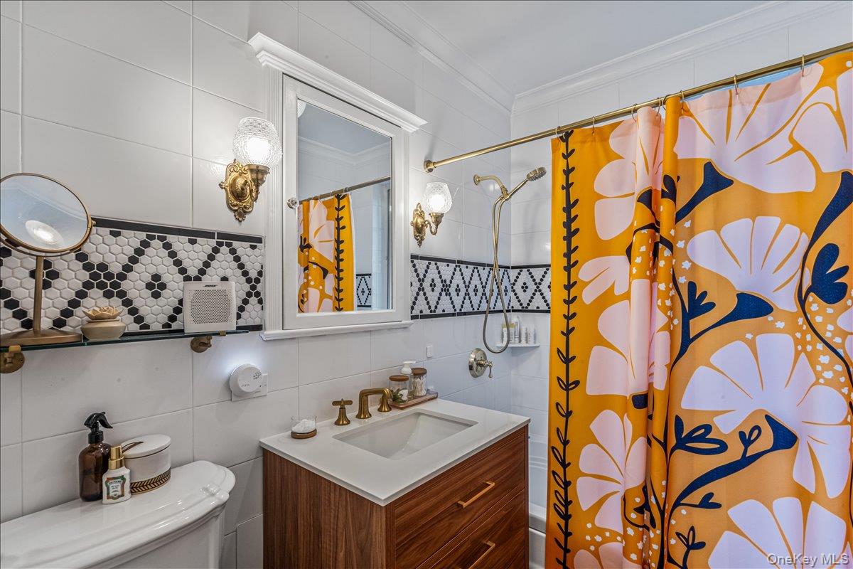 38-30 Douglaston Parkway # G2, Douglaston, NY 11363