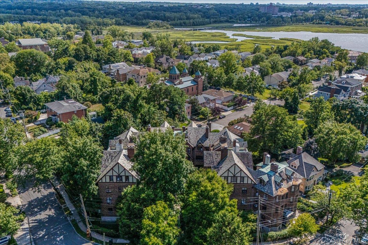 38-30 Douglaston Parkway # G2, Douglaston, NY 11363