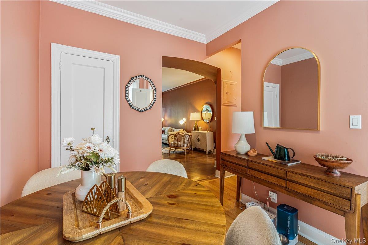 38-30 Douglaston Parkway # G2, Douglaston, NY 11363