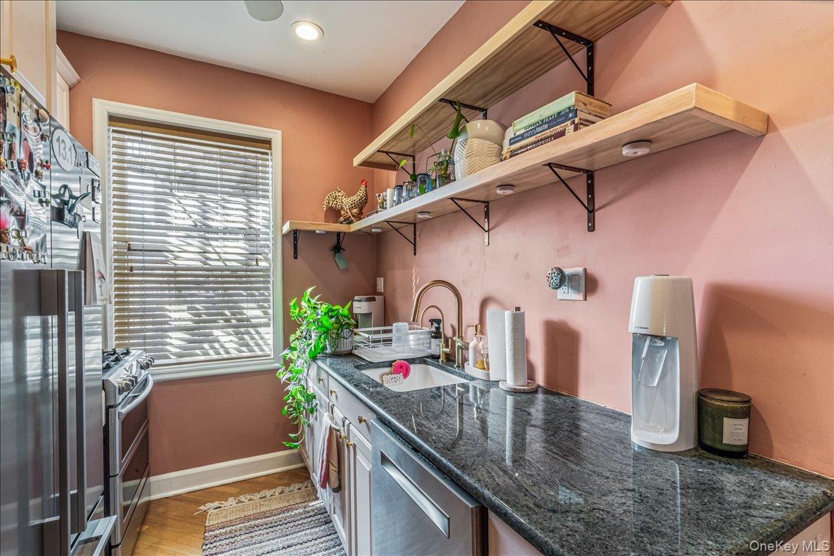 38-30 Douglaston Parkway # G2, Douglaston, NY 11363