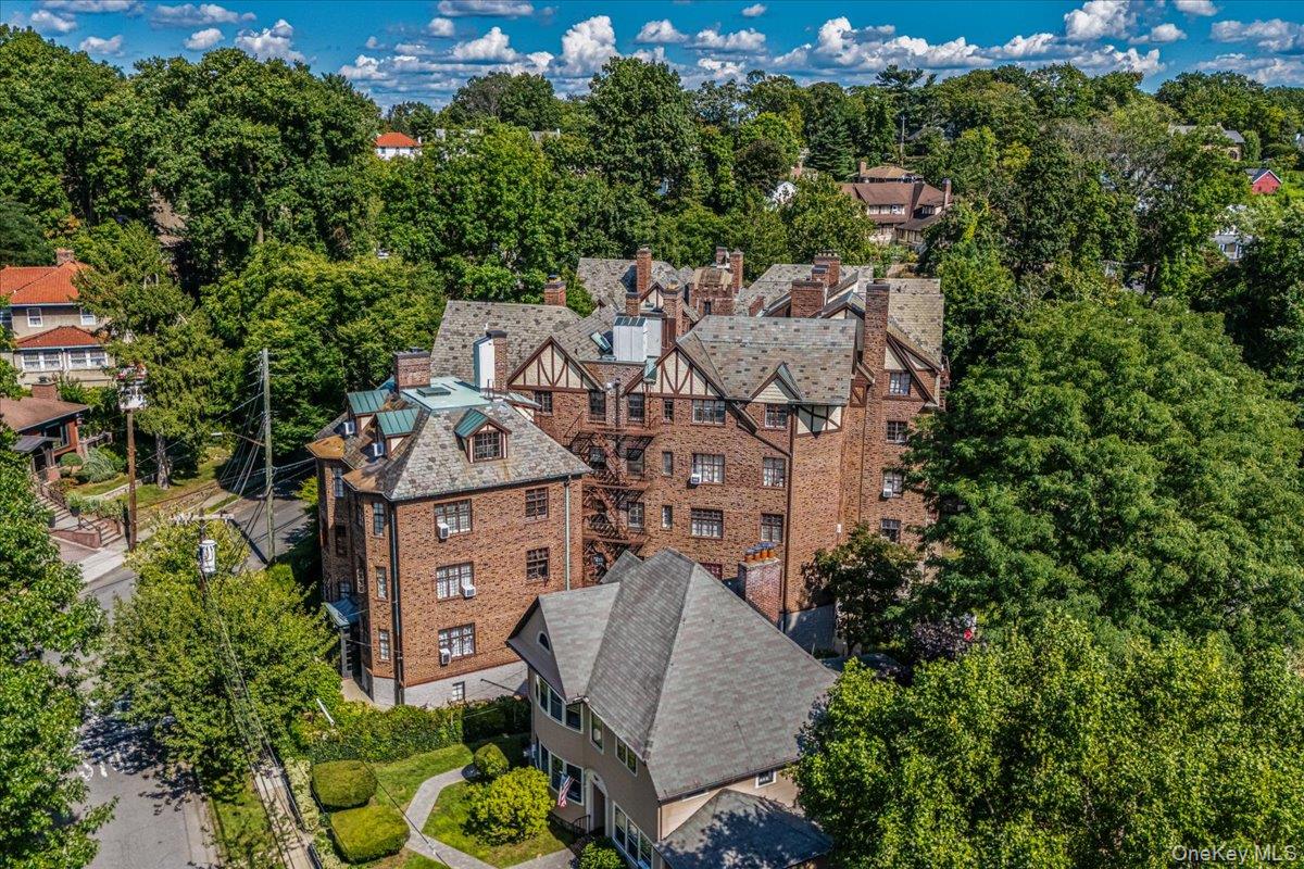 38-30 Douglaston Parkway # G2, Douglaston, NY 11363