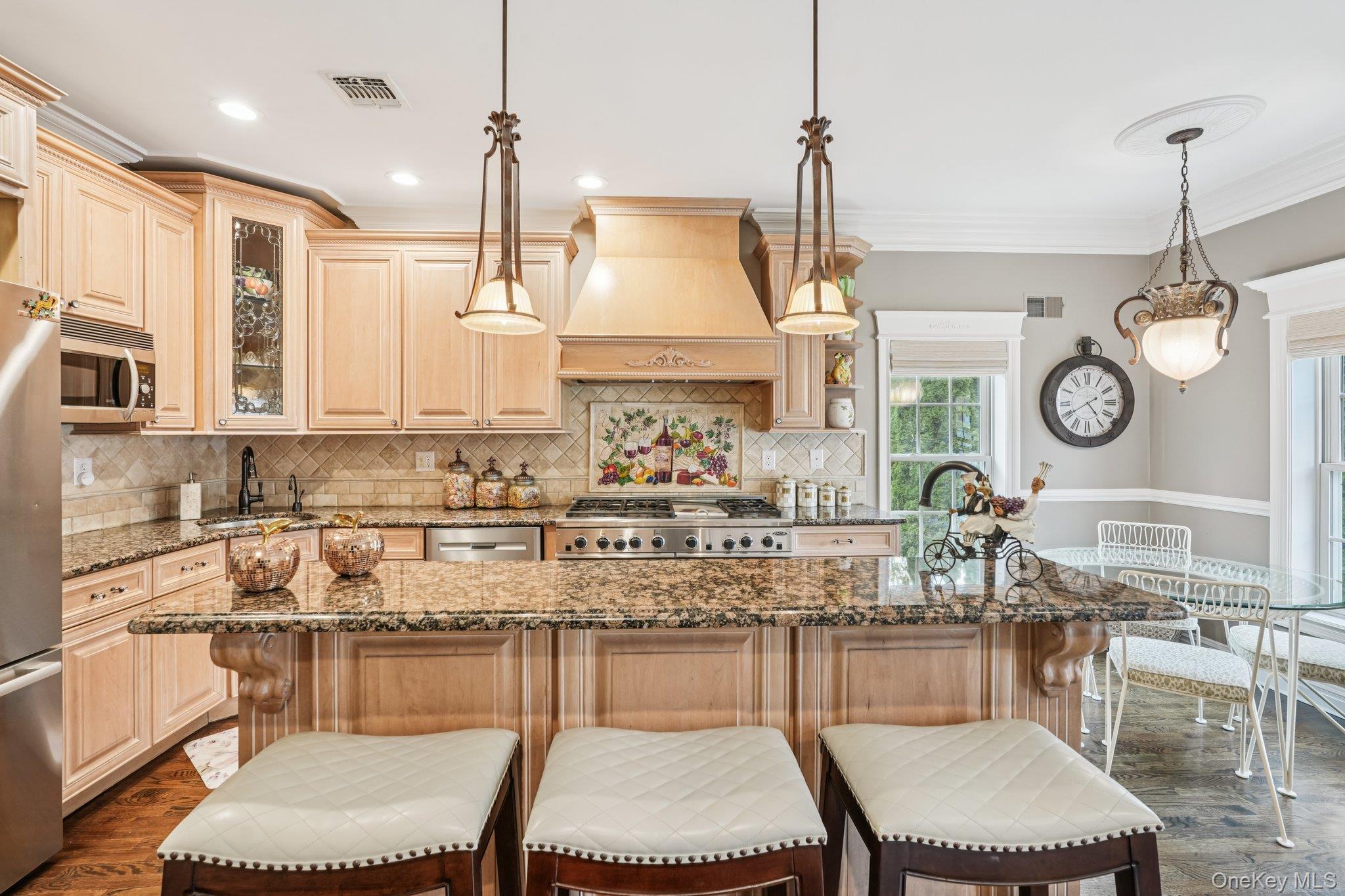 95 Alexander Court, Nanuet, NY 10954