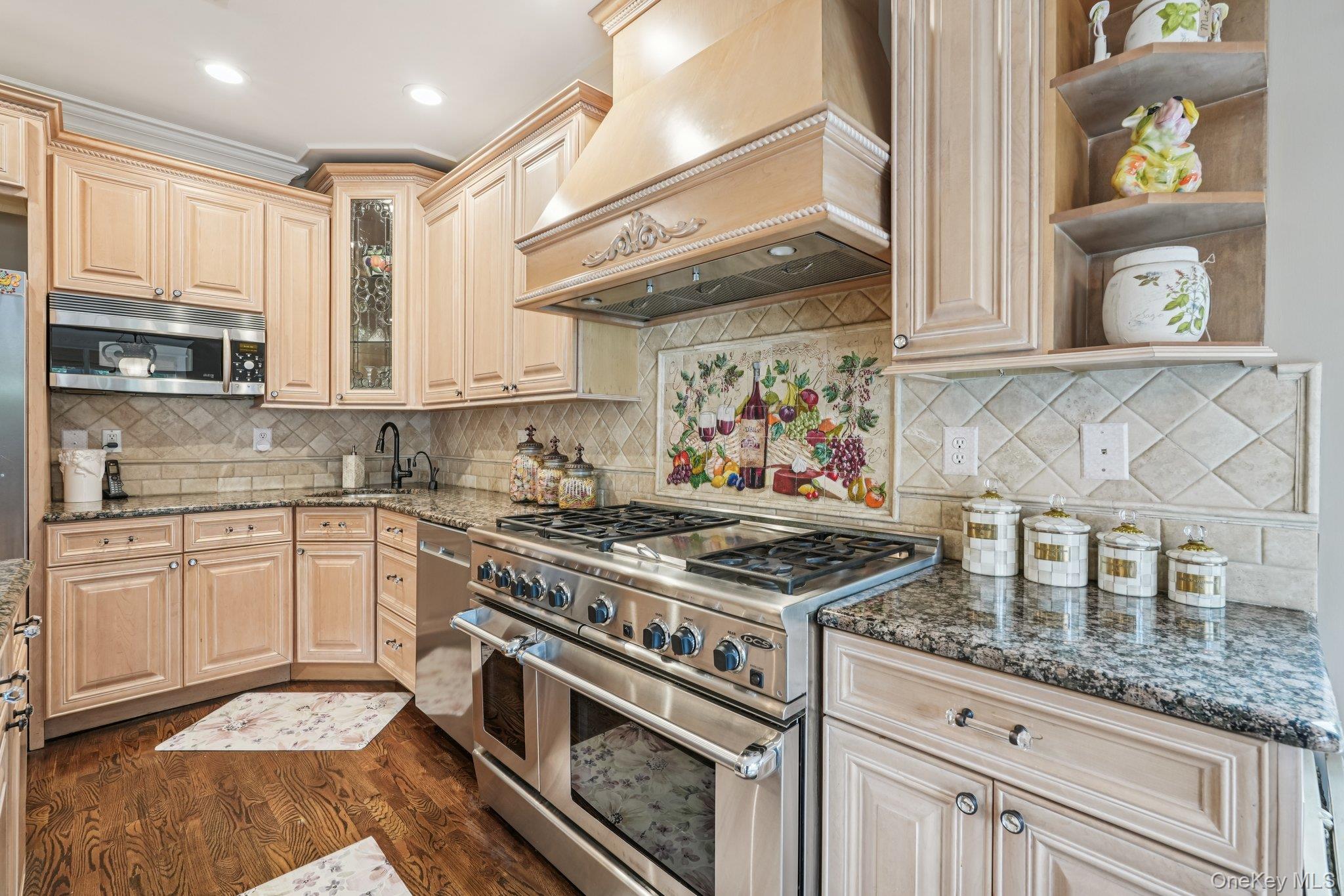 95 Alexander Court, Nanuet, NY 10954