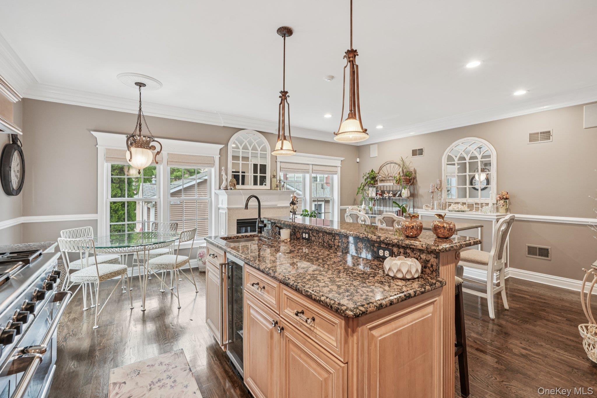 95 Alexander Court, Nanuet, NY 10954