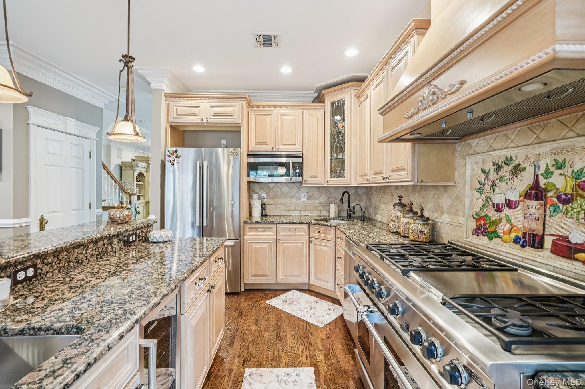 95 Alexander Court, Nanuet, NY 10954