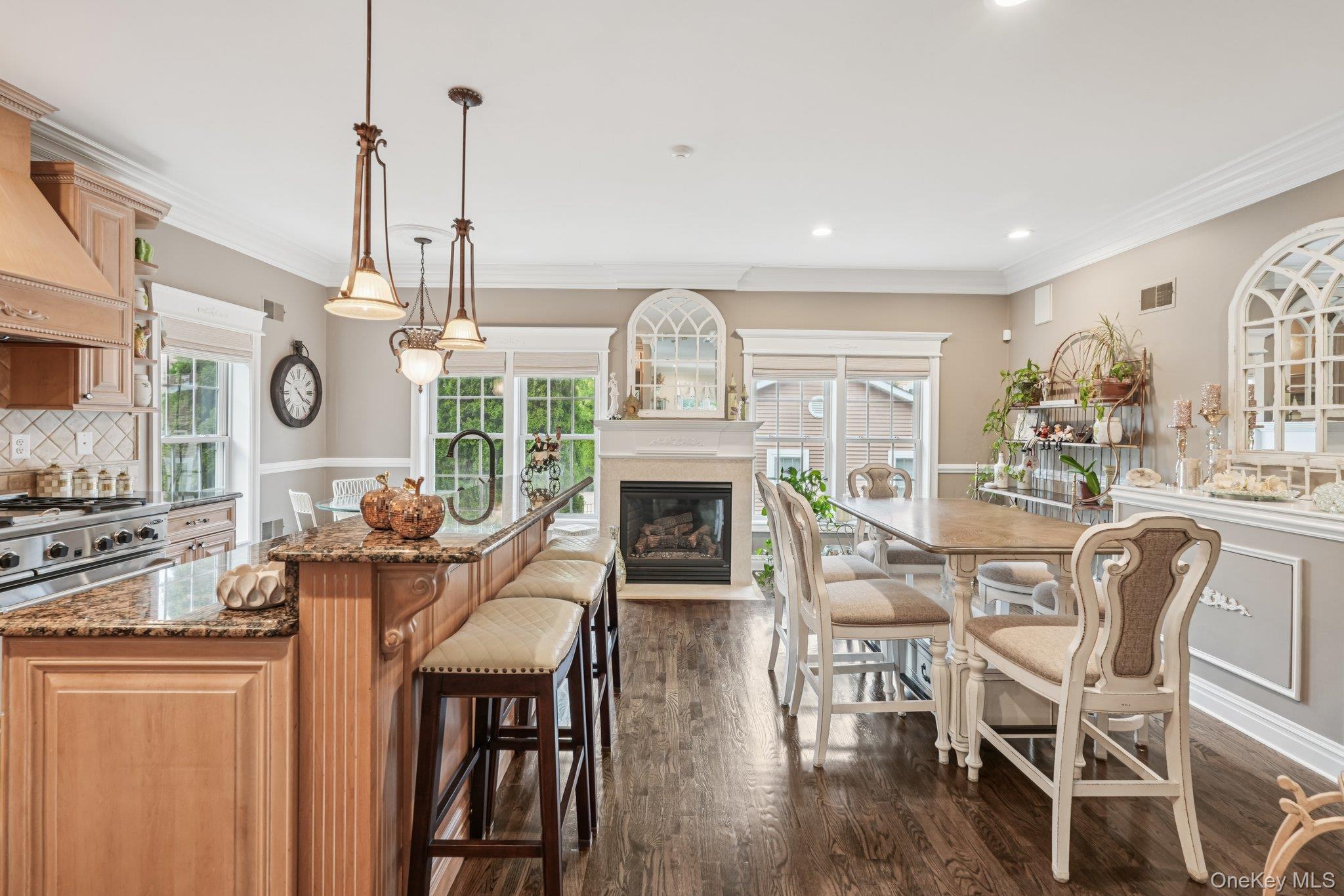 95 Alexander Court, Nanuet, NY 10954