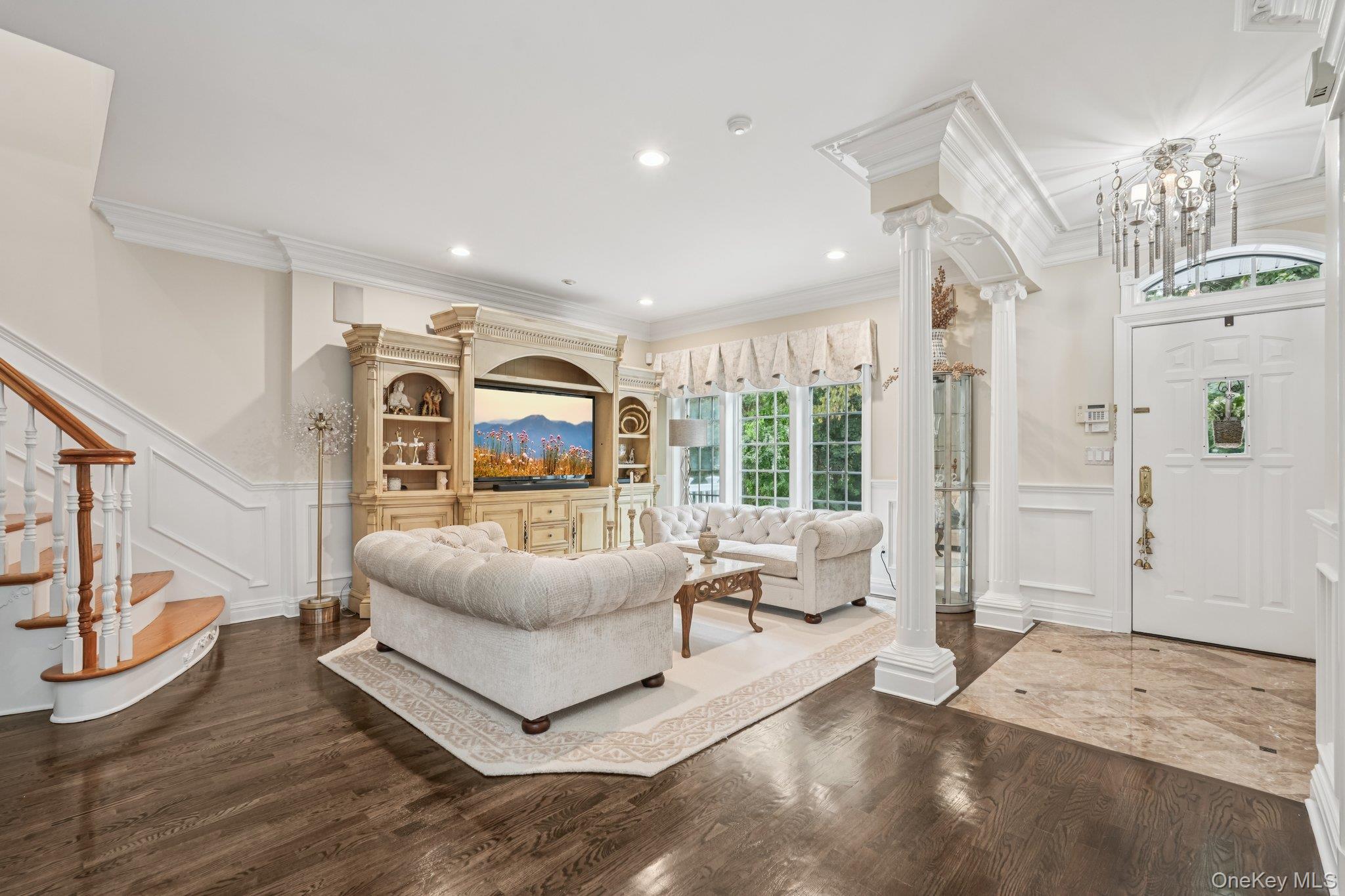 95 Alexander Court, Nanuet, NY 10954