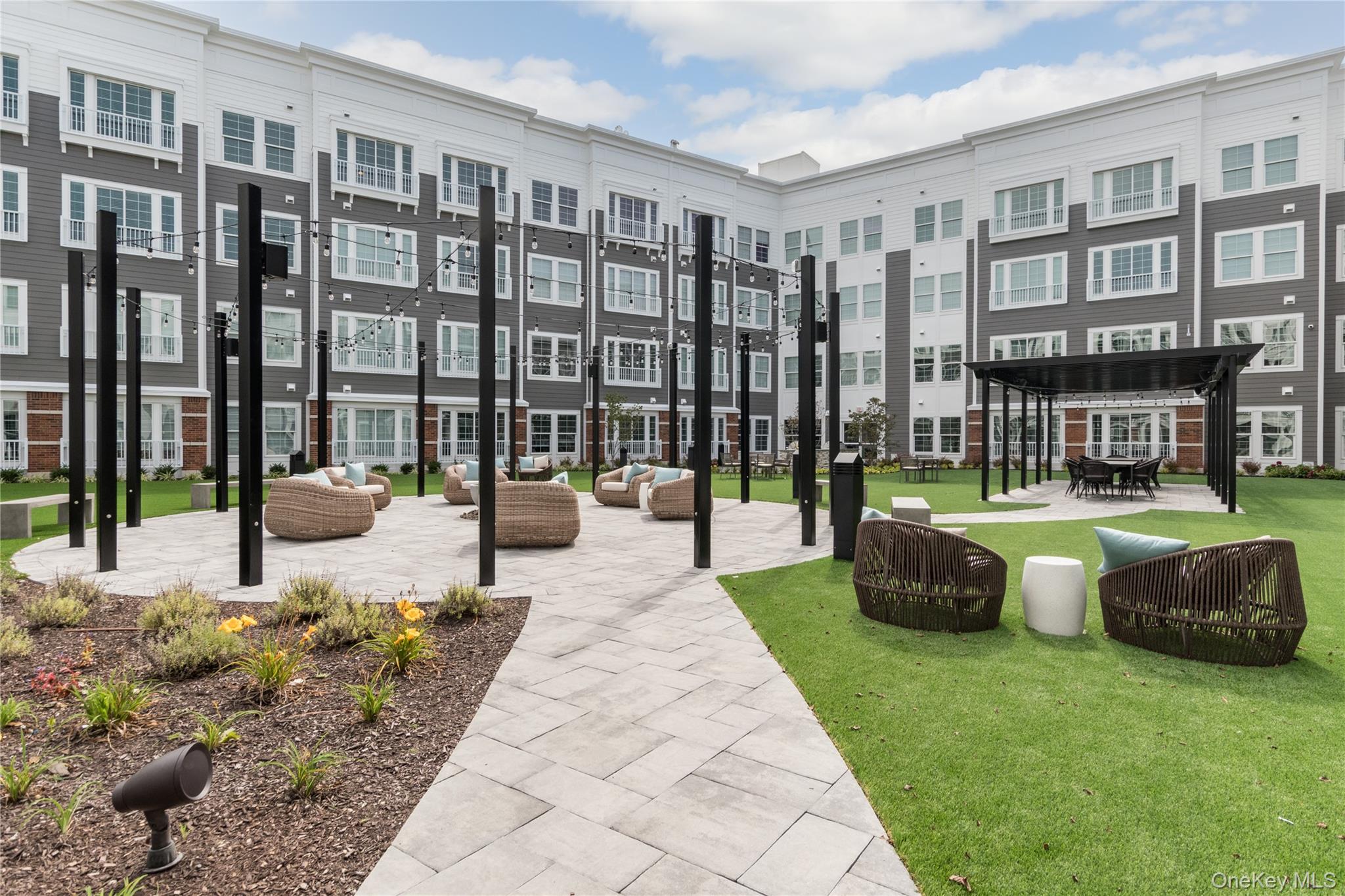 75 E Hoffman Avenue # 1001, Lindenhurst, NY 11757