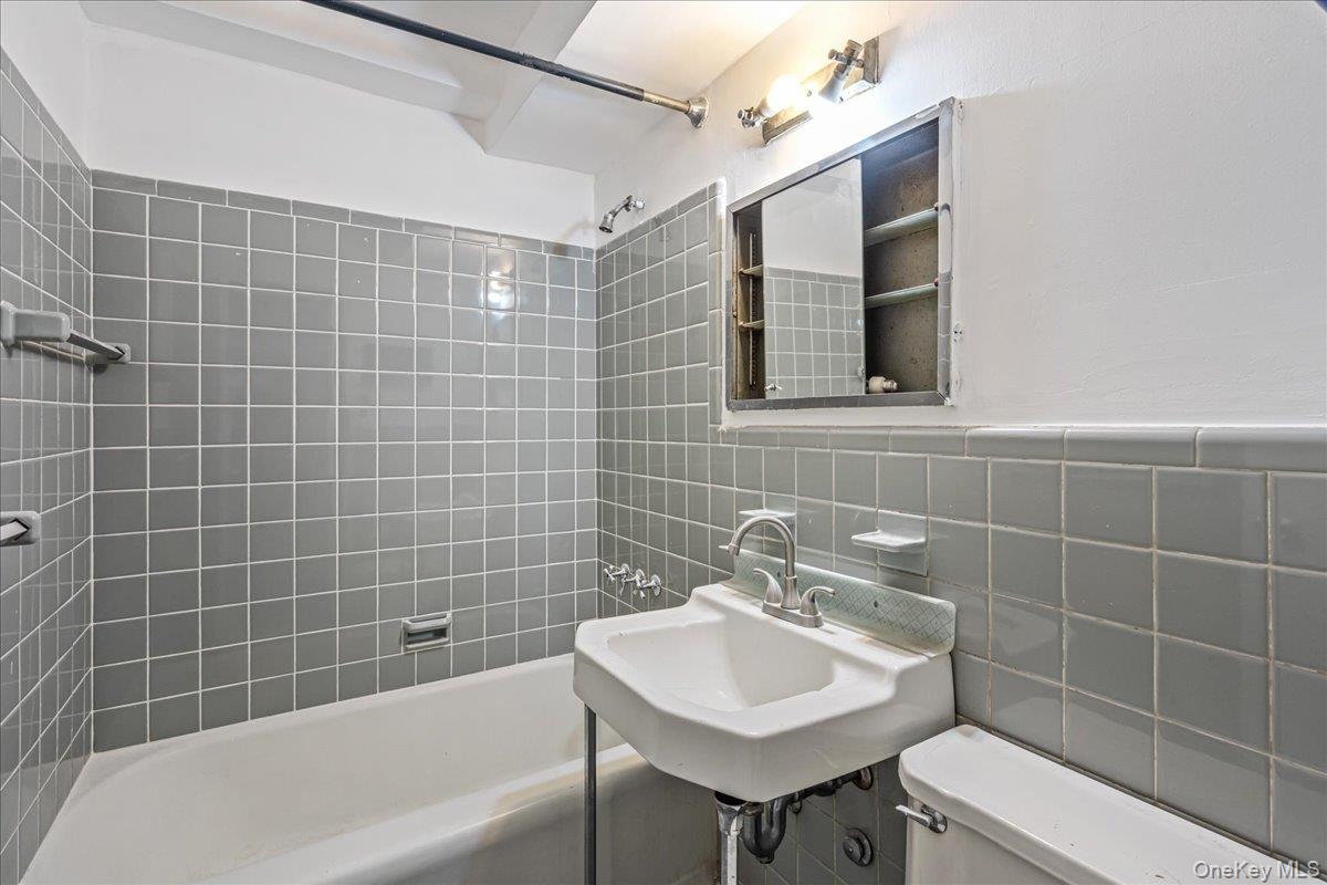 310 E 70th Street # 1M, New York (Manhattan), NY 10021