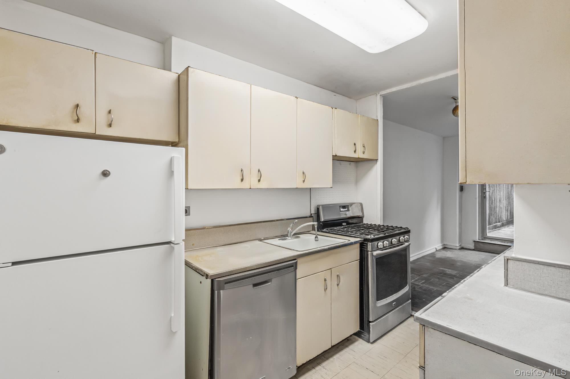 310 E 70th Street # 1M, New York (Manhattan), NY 10021