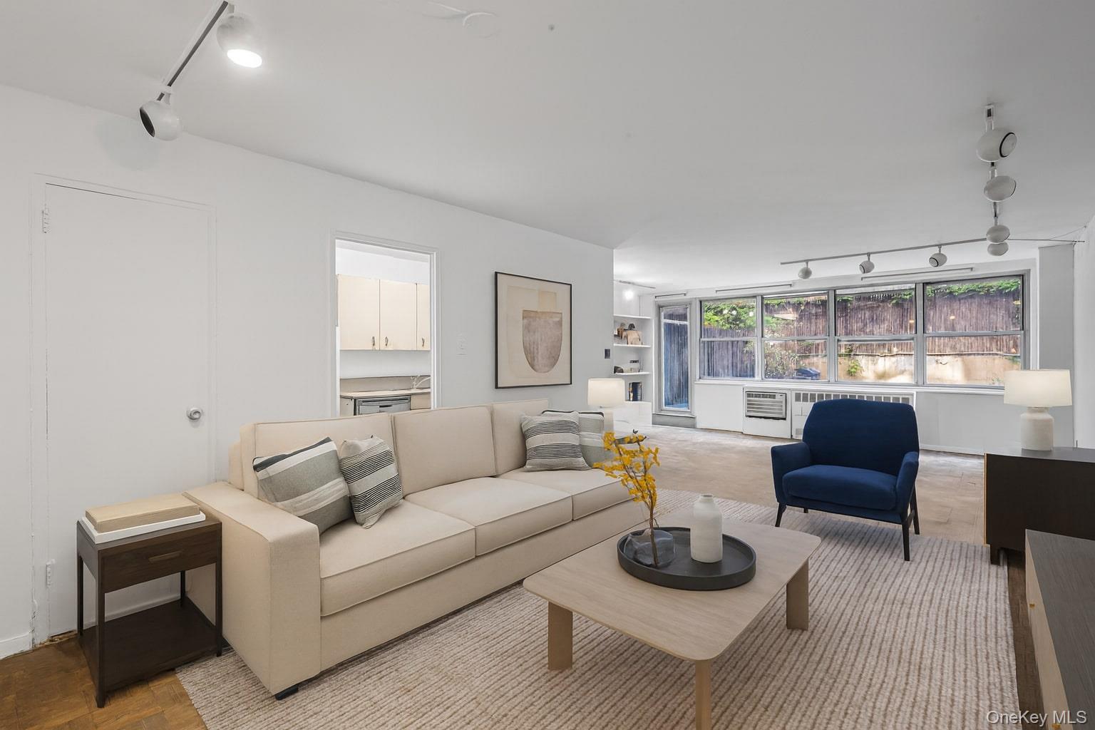 310 E 70th Street # 1M, New York (Manhattan), NY 10021