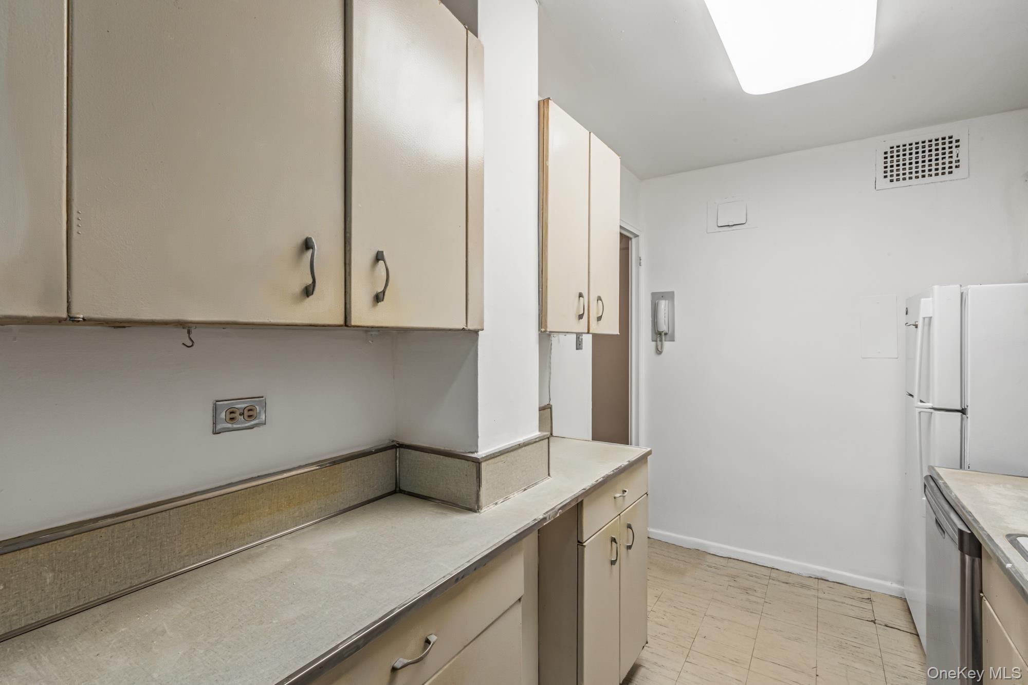 310 E 70th Street # 1M, New York (Manhattan), NY 10021