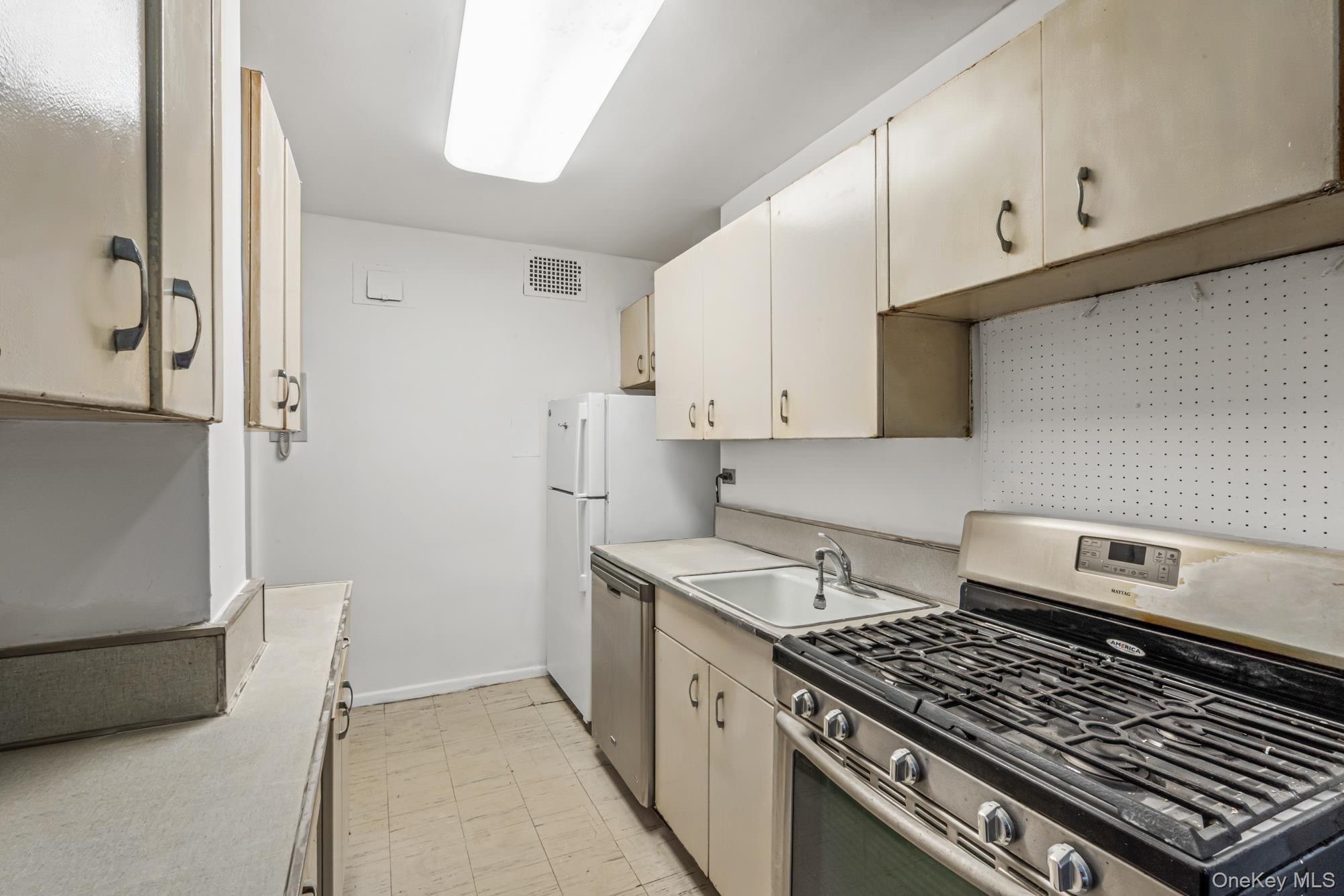 310 E 70th Street # 1M, New York (Manhattan), NY 10021