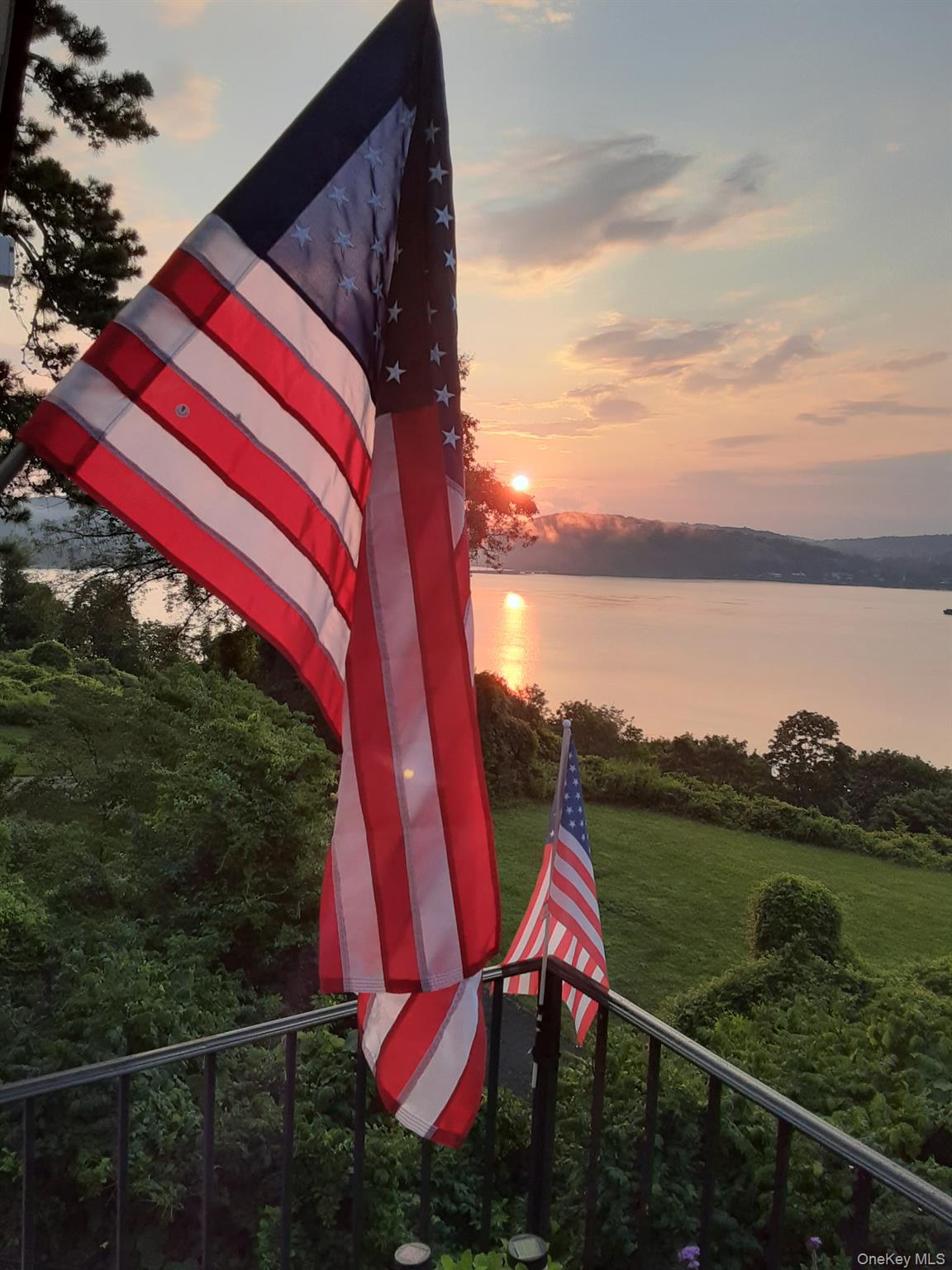 8 Ayers Road, Tomkins Cove, NY 10986