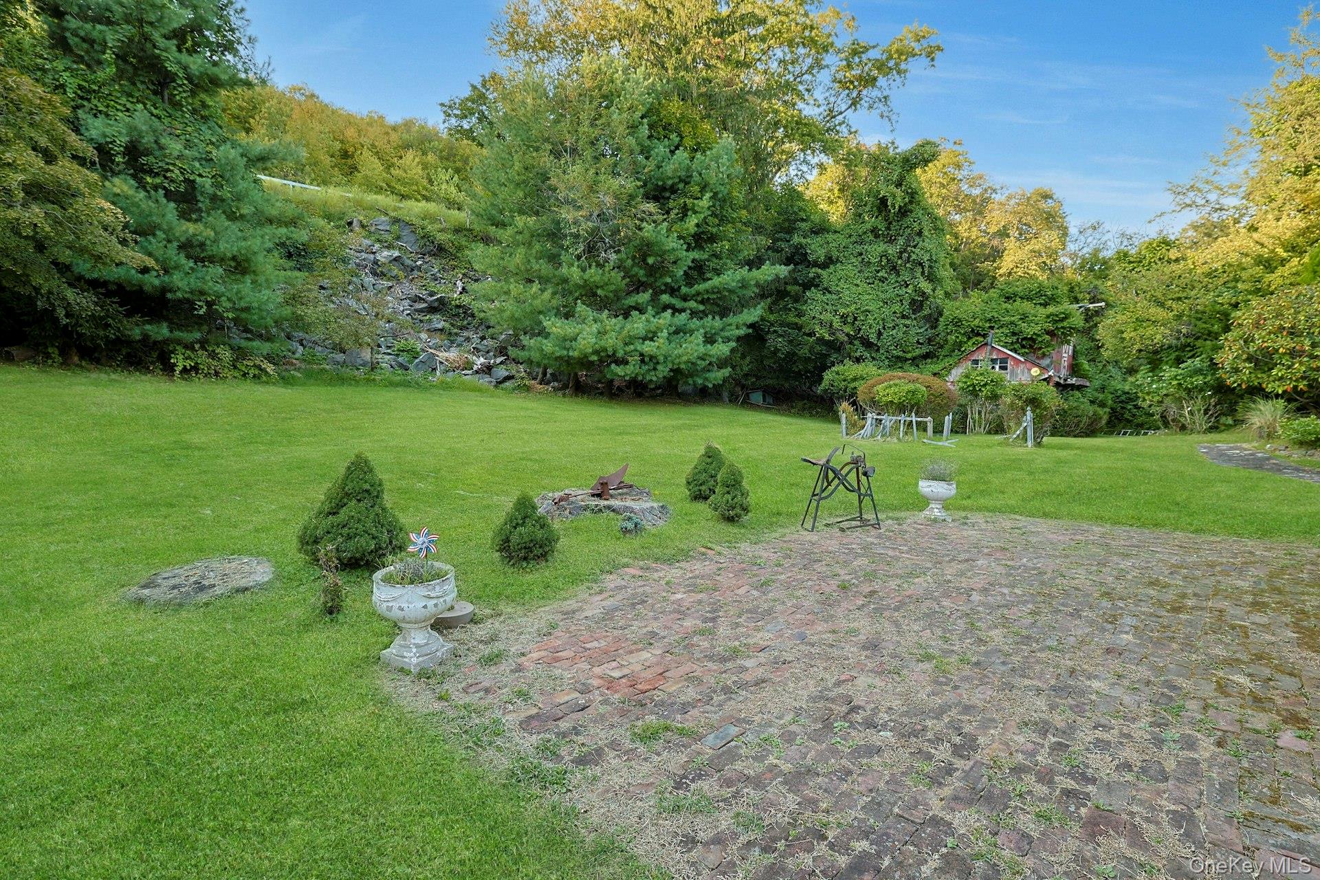 8 Ayers Road, Tomkins Cove, NY 10986