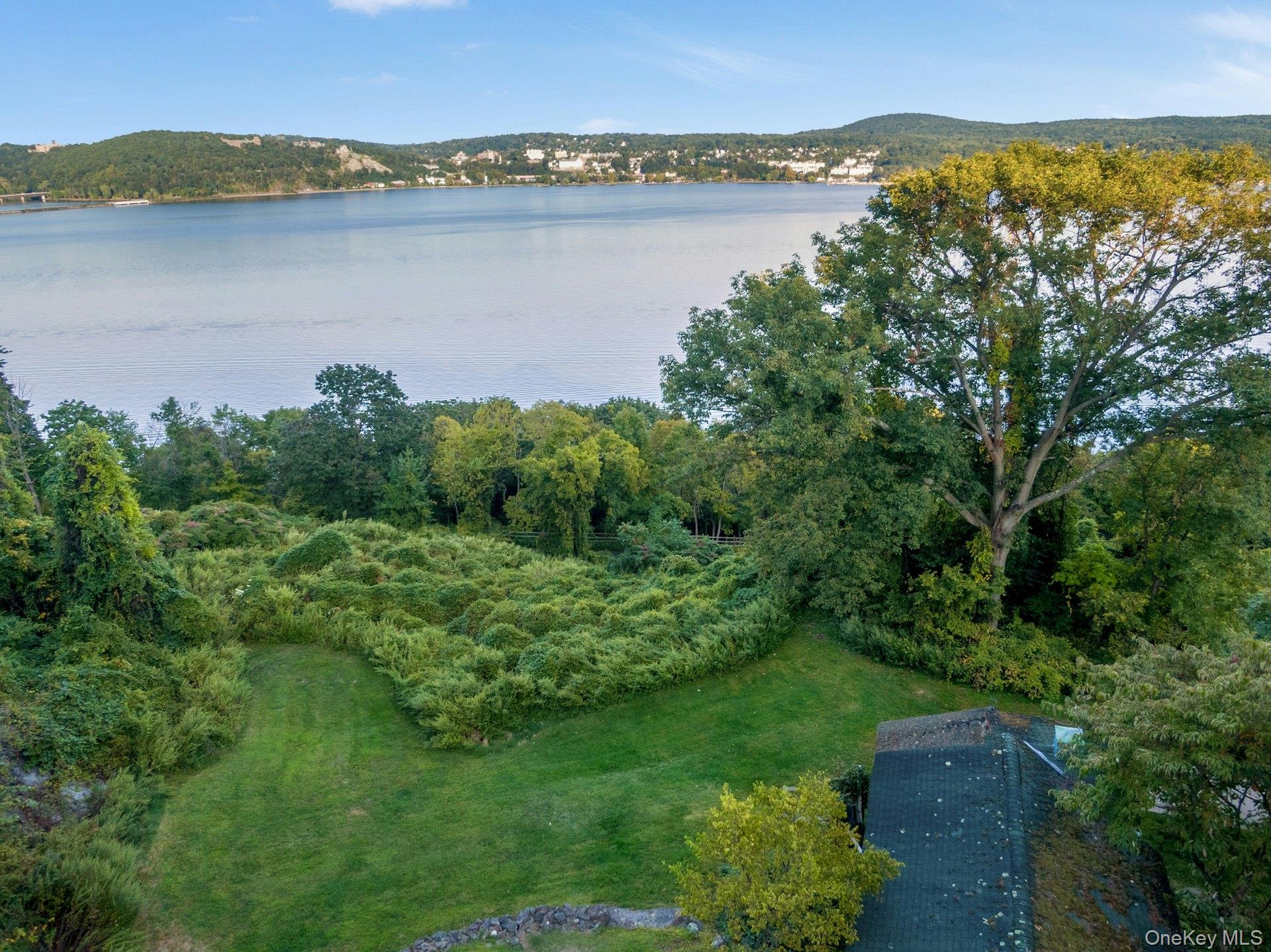 8 Ayers Road, Tomkins Cove, NY 10986