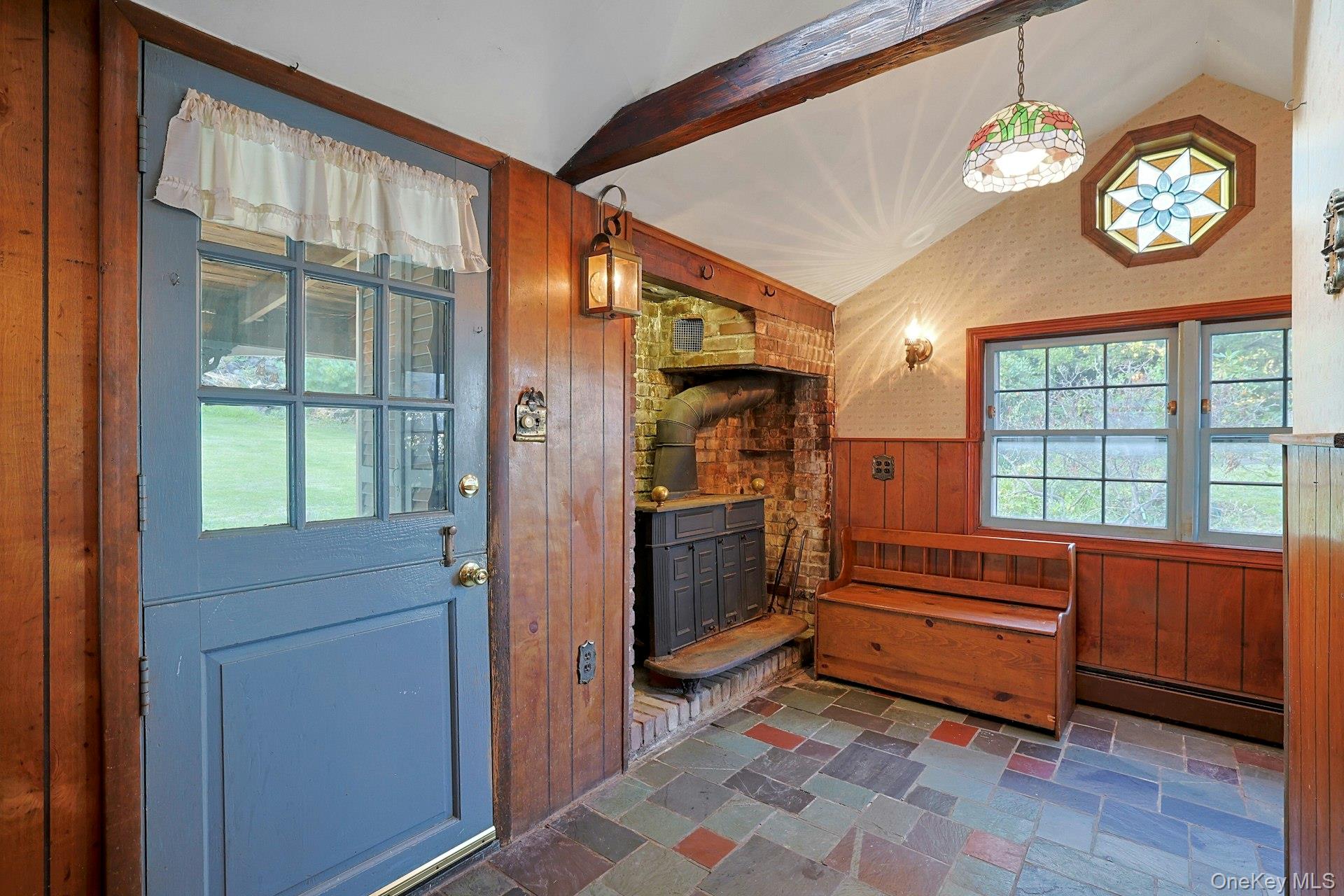 8 Ayers Road, Tomkins Cove, NY 10986