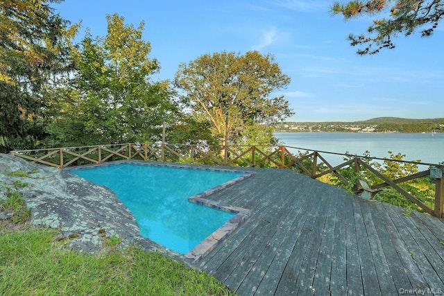 8 Ayers Road, Tomkins Cove, NY 10986