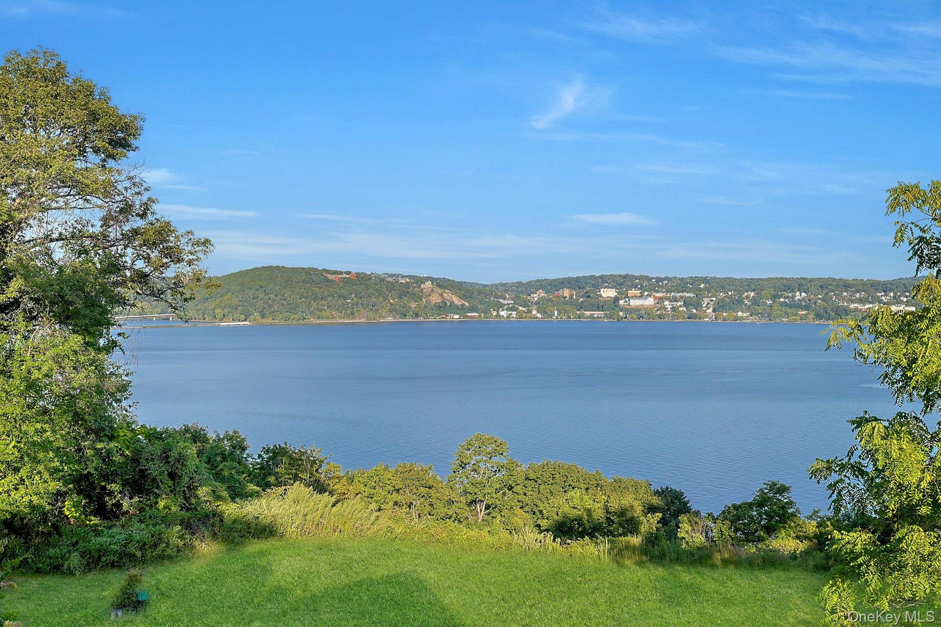 8 Ayers Road, Tomkins Cove, NY 10986